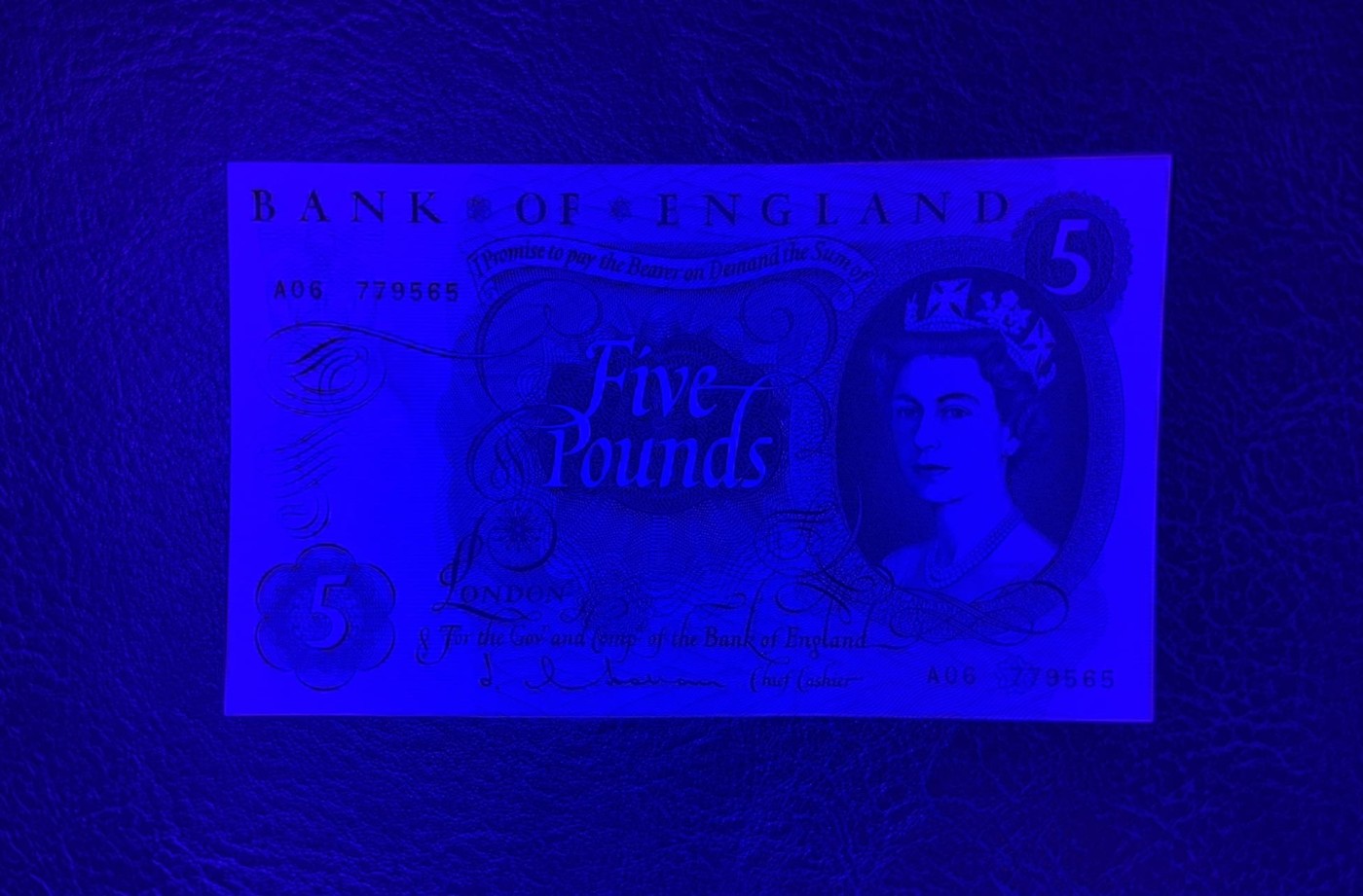 收藏联盟Quantum Auction 第281期拍卖  英国1962-66年5镑 品相UNC 号码全程无4