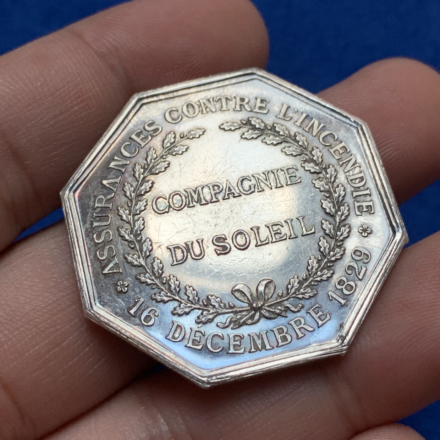 《竞宝斋》第189场-周日，周一 2场 (全场包邮) 法国 1880-1898 太阳公司 火灾保险 八角银章  大尺寸 对边36.3mm 16.8克