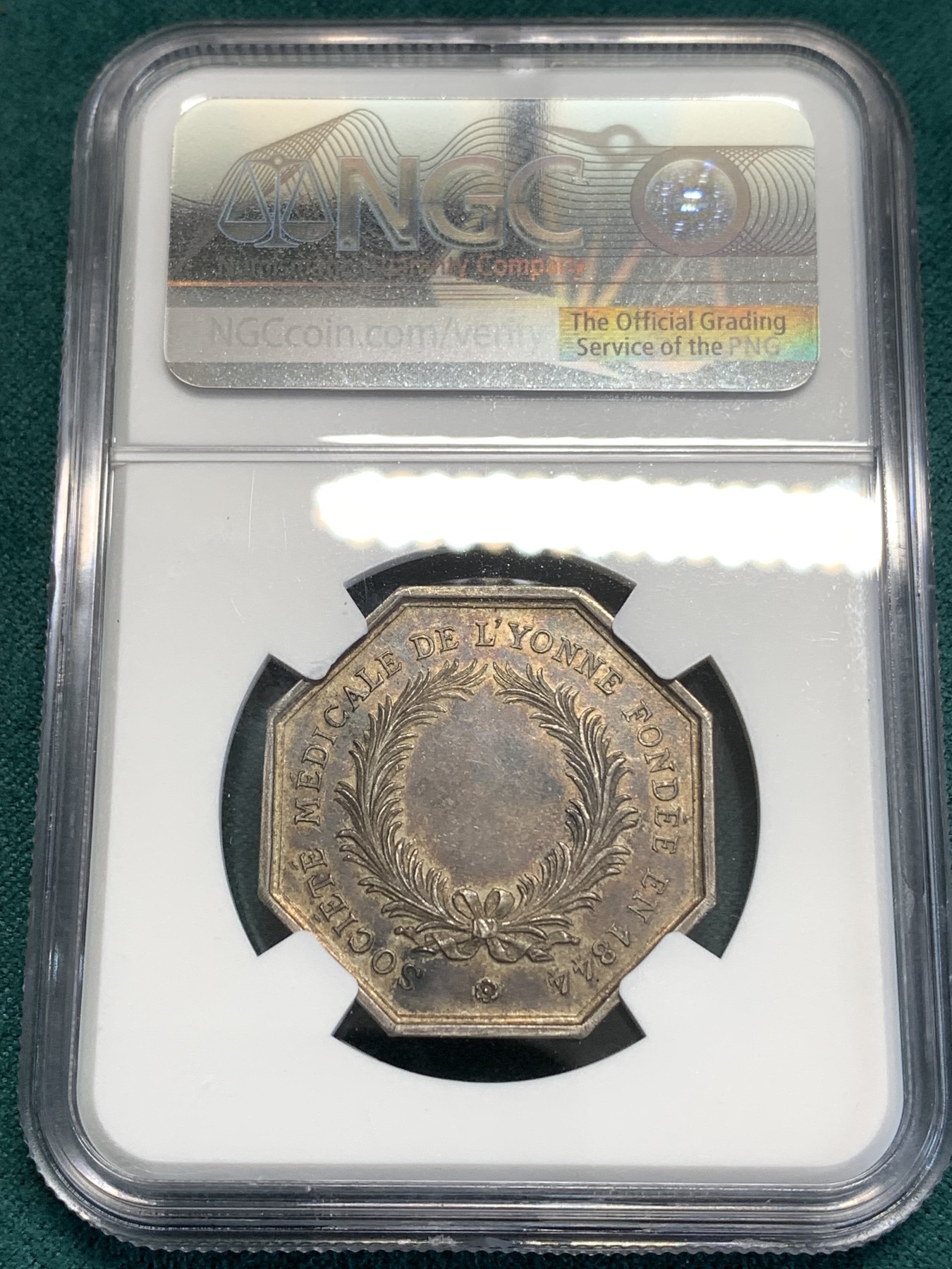 《竞宝斋》第189场-周日，周一 2场 (全场包邮) NGC-MS62 少见的法国1844约讷医学会JETON银质八角代币 双面深彩包浆 蛇的鳞片清晰