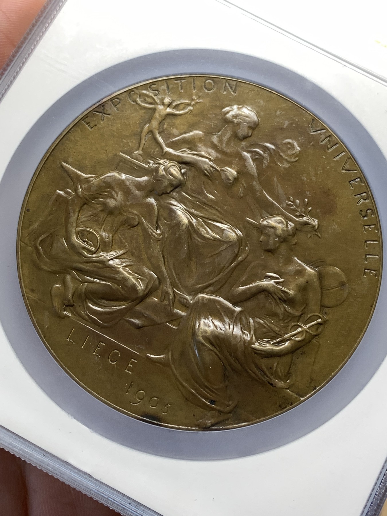 《竞宝斋》第189场-周日，周一 2场 (全场包邮) 公博 SP58 比利时1905列日世界博览会铜章 70mm 128.4g 大规格 大盒加厚封装