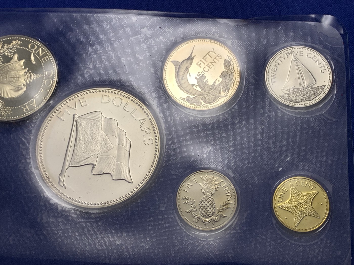 《竞宝斋》第189场-周日，周一 2场 (全场包邮) 1974年 巴哈马 9枚一套 含银币4枚 封装精制套币 盒子证书齐全，银币分别重10.37克、18.14克、29.8克、42.12克