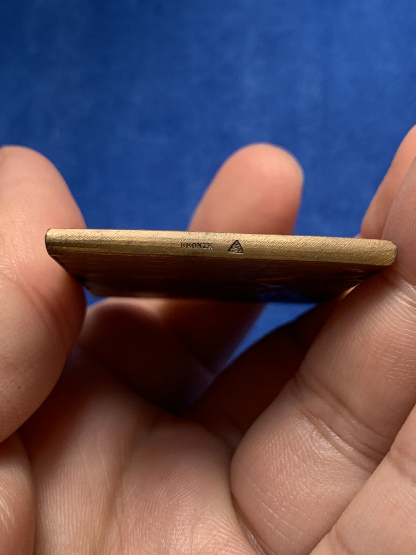 《竞宝斋》第189场-周日，周一 2场 (全场包邮) 法国射击联合协会经典艺术方章  规格：50*38mm 重量：48.04gr  边铭：厂标＋铜标 非常精细