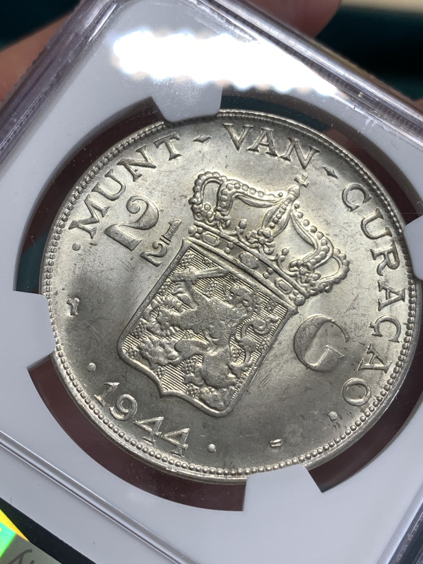 《竞宝斋》第189场-周日，周一 2场 (全场包邮) NGC MS62 荷属库拉索1944年威廉明娜2.5G大银币