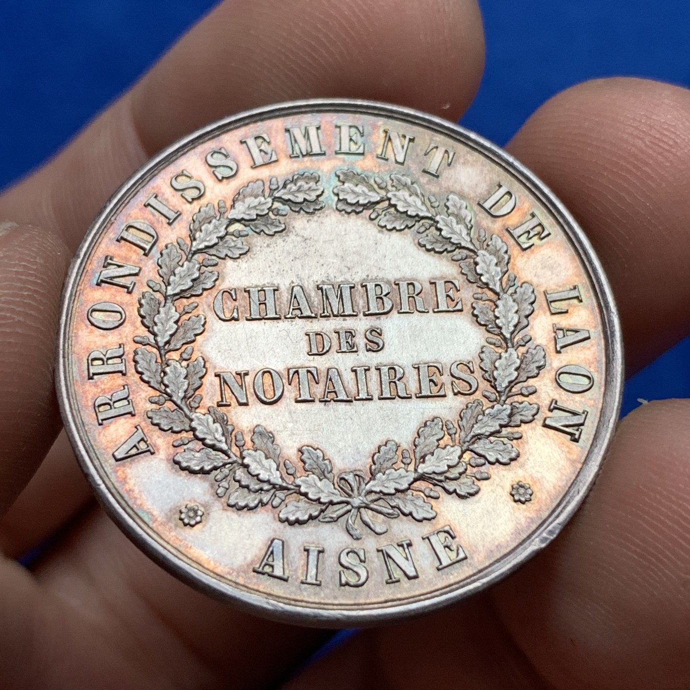 《竞宝斋》第189场-周日，周一 2场 (全场包邮) 法国拉昂公证人圆形银质代币，12.8g，32.7mm，丰饶角边铭，正面有划痕 细节见图