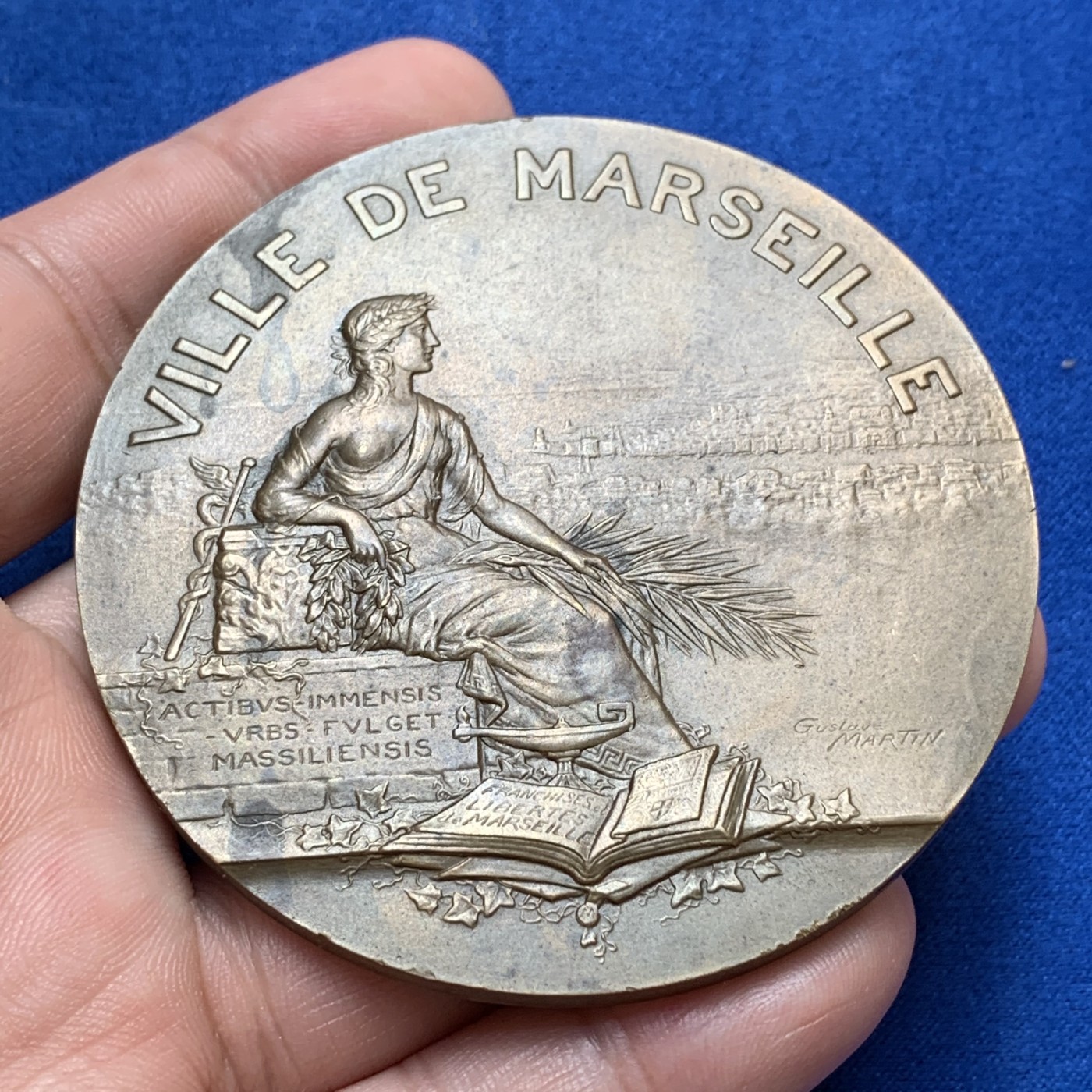 《竞宝斋》第189场-周日，周一 2场 (全场包邮) 法国马赛市女神大型艺术铜章  直径：68mm 重量：133.04gr 边铭：丰饶角＋铜标 大规格少见