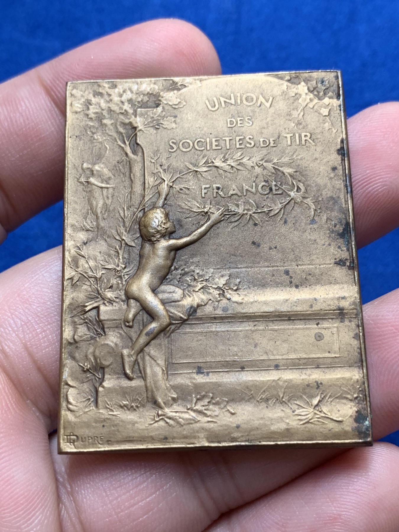 《竞宝斋》第189场-周日，周一 2场 (全场包邮) 法国射击联合协会经典艺术方章  规格：50*38mm 重量：48.04gr  边铭：厂标＋铜标 非常精细