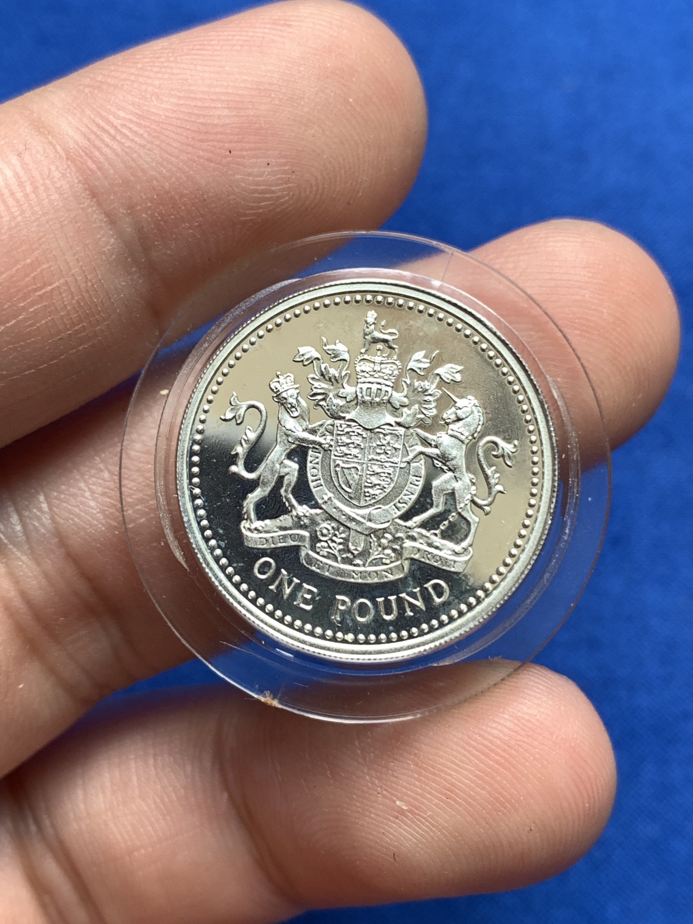 《竞宝斋》第189场-周日，周一 2场 (全场包邮) 英国1983年925银质1英镑精制银币 盒装带证书 发行仅五万枚