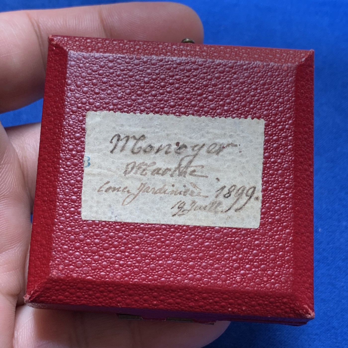 《竞宝斋》第189场-周日，周一 2场 (全场包邮) 法国 1899年 里昂市政设计学院银章（原盒）  直径：36mm 重量：21.2g  Argent银标+螃蟹边铭  包浆温润，原盒好品