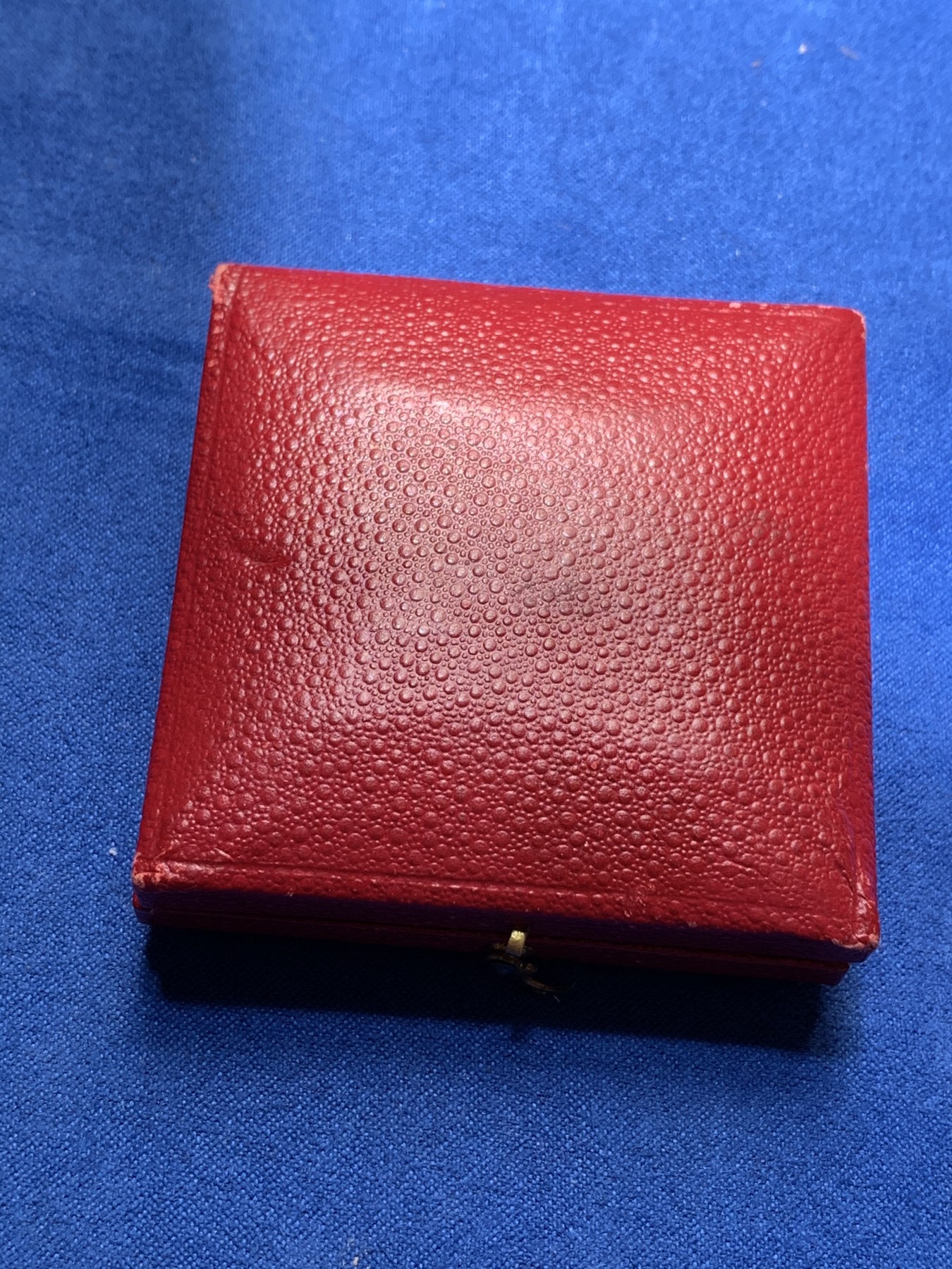 《竞宝斋》第189场-周日，周一 2场 (全场包邮) 法国 1899年 里昂市政设计学院银章（原盒）  直径：36mm 重量：21.2g  Argent银标+螃蟹边铭  包浆温润，原盒好品