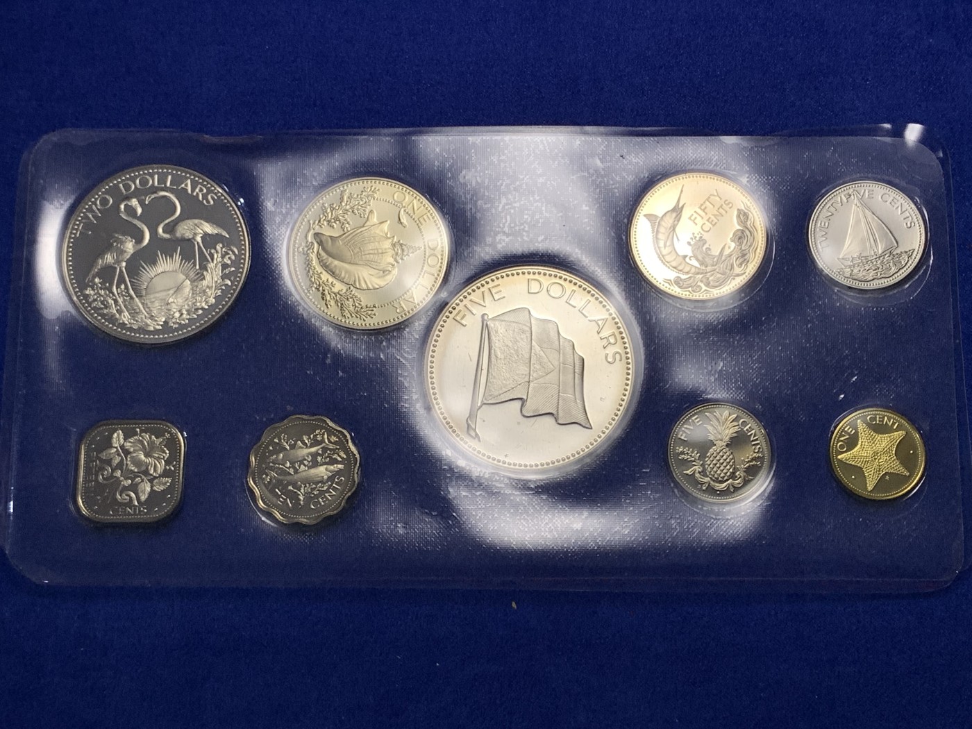 《竞宝斋》第189场-周日，周一 2场 (全场包邮) 1974年 巴哈马 9枚一套 含银币4枚 封装精制套币 盒子证书齐全，银币分别重10.37克、18.14克、29.8克、42.12克