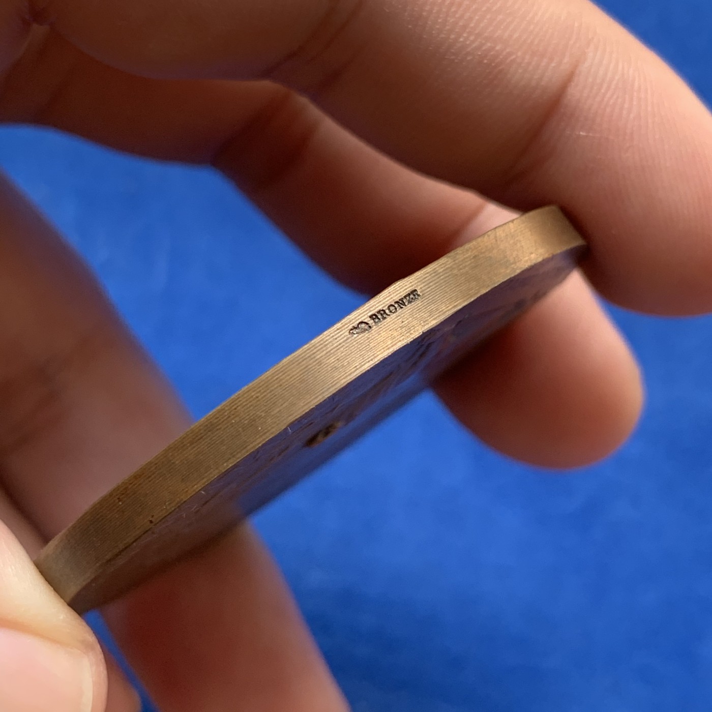 《竞宝斋》第189场-周日，周一 2场 (全场包邮) 法国经典军事备战铜章   直径：50mm 重量：69.34g   边铭：丰饶角加铜标