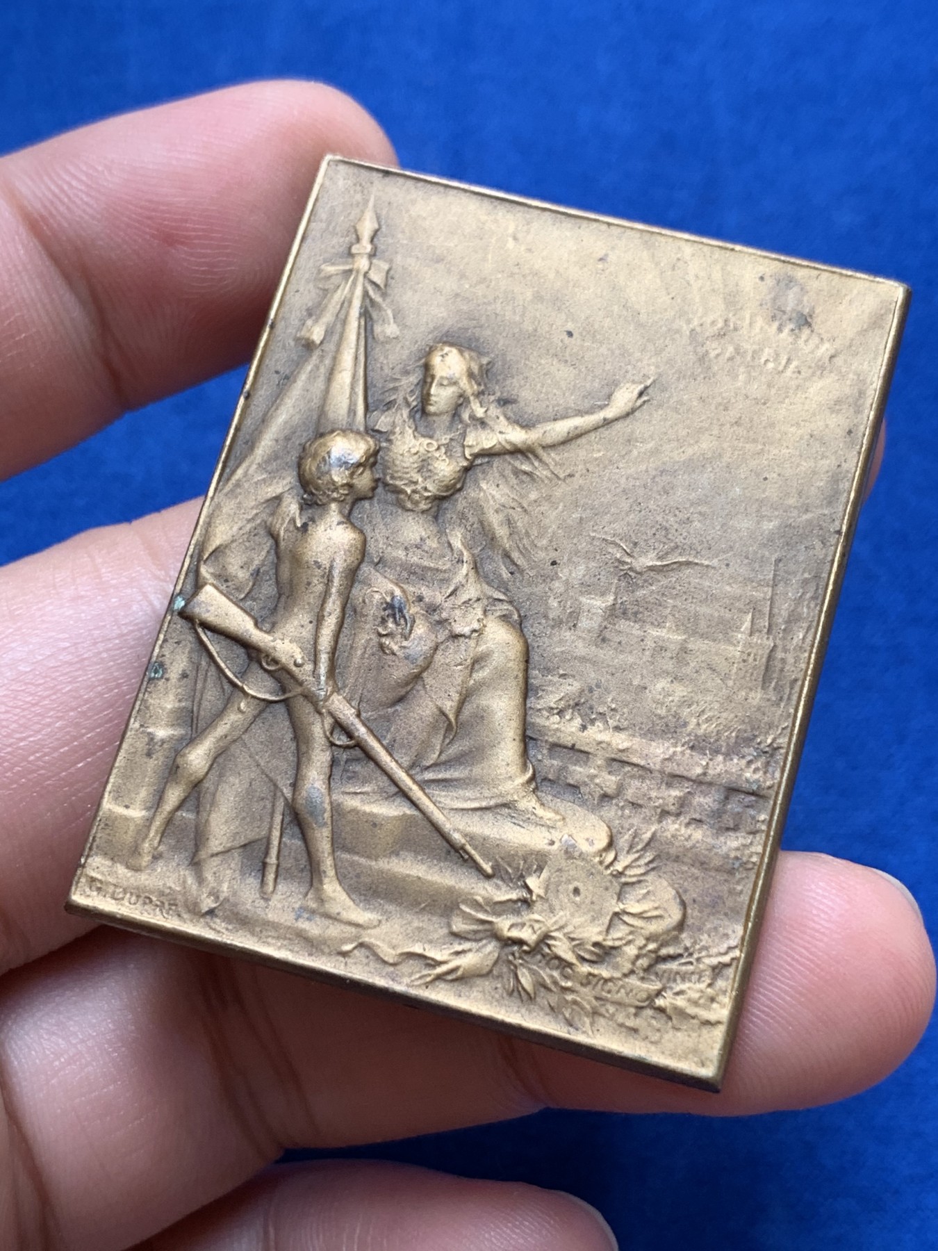 《竞宝斋》第189场-周日，周一 2场 (全场包邮) 法国射击联合协会经典艺术方章  规格：50*38mm 重量：48.04gr  边铭：厂标＋铜标 非常精细