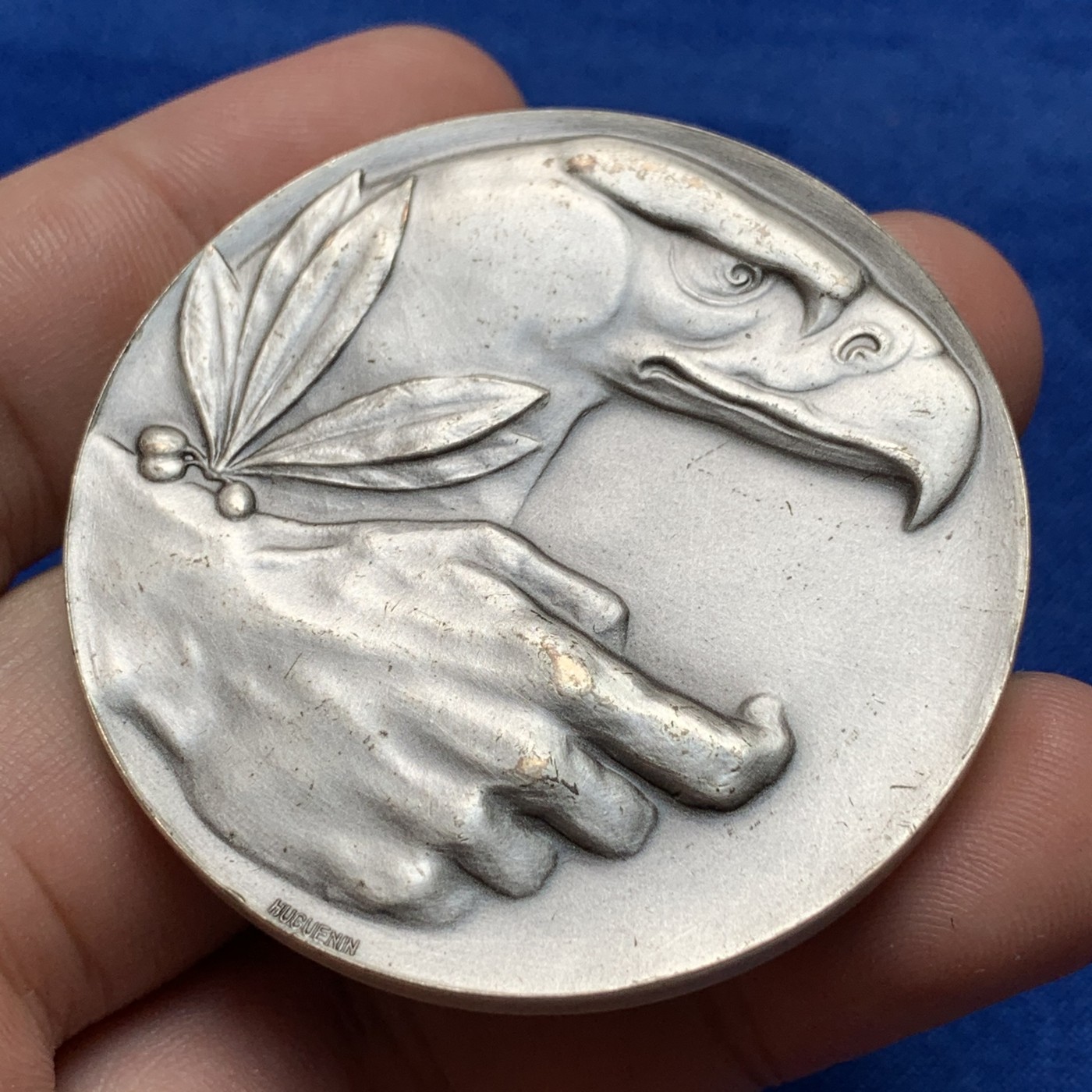 《竞宝斋》第189场-周日，周一 2场 (全场包邮) 瑞士射击节铜镀银章 非常传神的鹰徽图案 设计精美