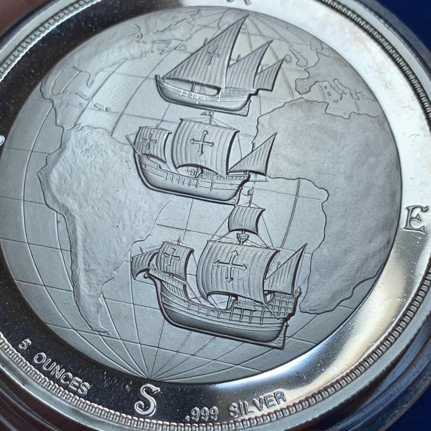 《竞宝斋》第189场-周日，周一 2场 (全场包邮) 意大利1992年5盎司特大银币，156克，999银。纪念哥伦布发现美洲大陆500周年，附原盒。