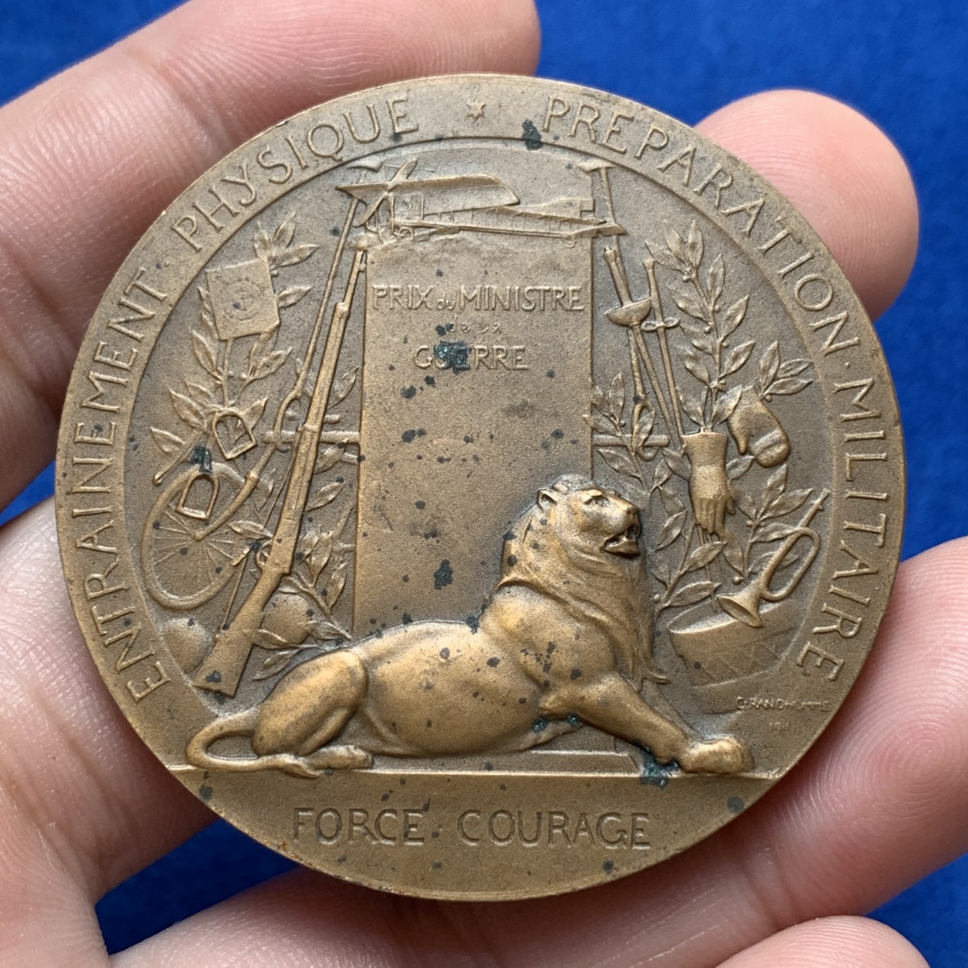 《竞宝斋》第189场-周日，周一 2场 (全场包邮) 法国经典军事备战铜章   直径：50mm 重量：69.34g   边铭：丰饶角加铜标