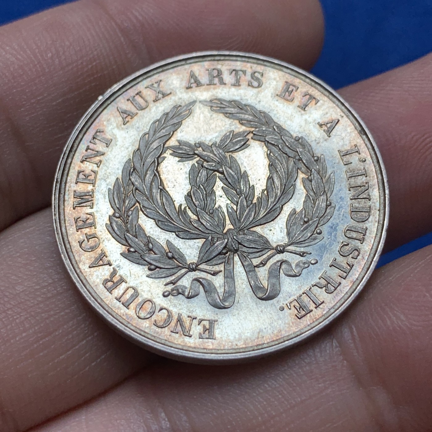 《竞宝斋》第189场-周日，周一 2场 (全场包邮) 法国里昂艺术协会银章 漂亮花环  31.9mm 12.9g 银标