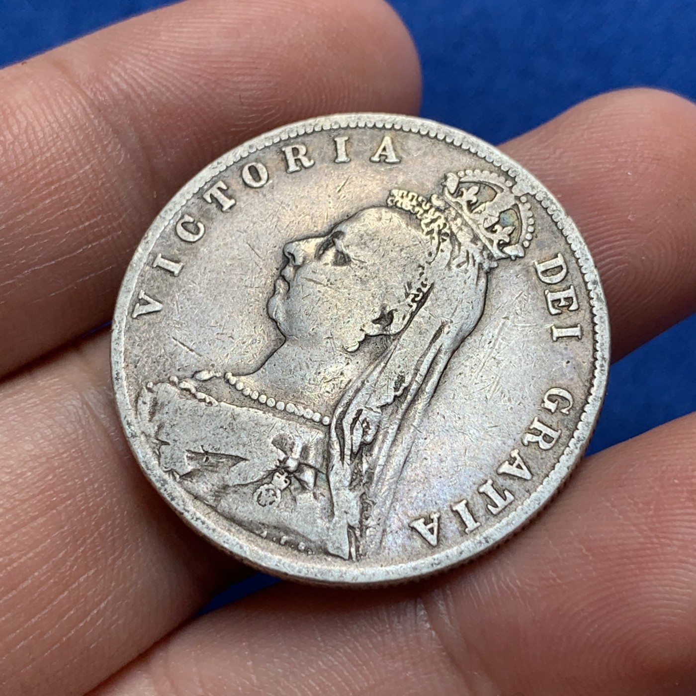 《竞宝斋》第189场-周日，周一 2场 (全场包邮) 英国1890维多利亚高冠版半克朗银币 不多见的年份