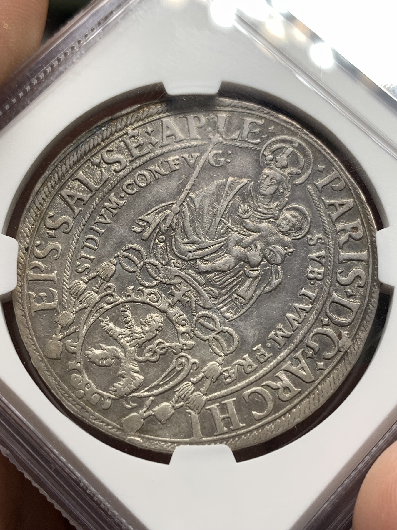 《竞宝斋》第189场-周日，周一 2场 (全场包邮) NGC-XF45奥地利萨尔茨堡大主教区1623年泰勒大银币 圣母抱婴版发行首年 帕里斯大主教 压印清晰图案完整不输高分 包浆带彩 上海低评