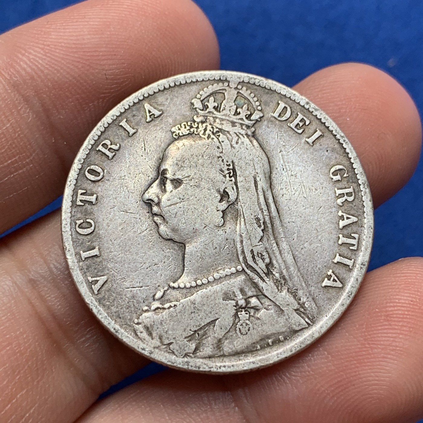 《竞宝斋》第189场-周日，周一 2场 (全场包邮) 英国1890维多利亚高冠版半克朗银币 不多见的年份