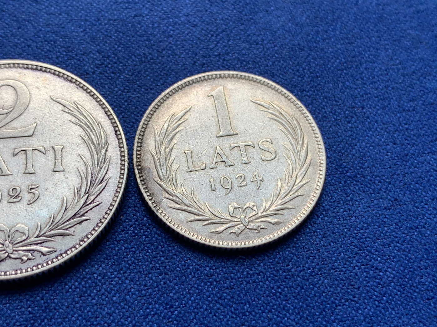 《竞宝斋》第189场-周日，周一 2场 (全场包邮) 2枚一组 拉脱维亚1924-25年1拉特2拉特银币一对