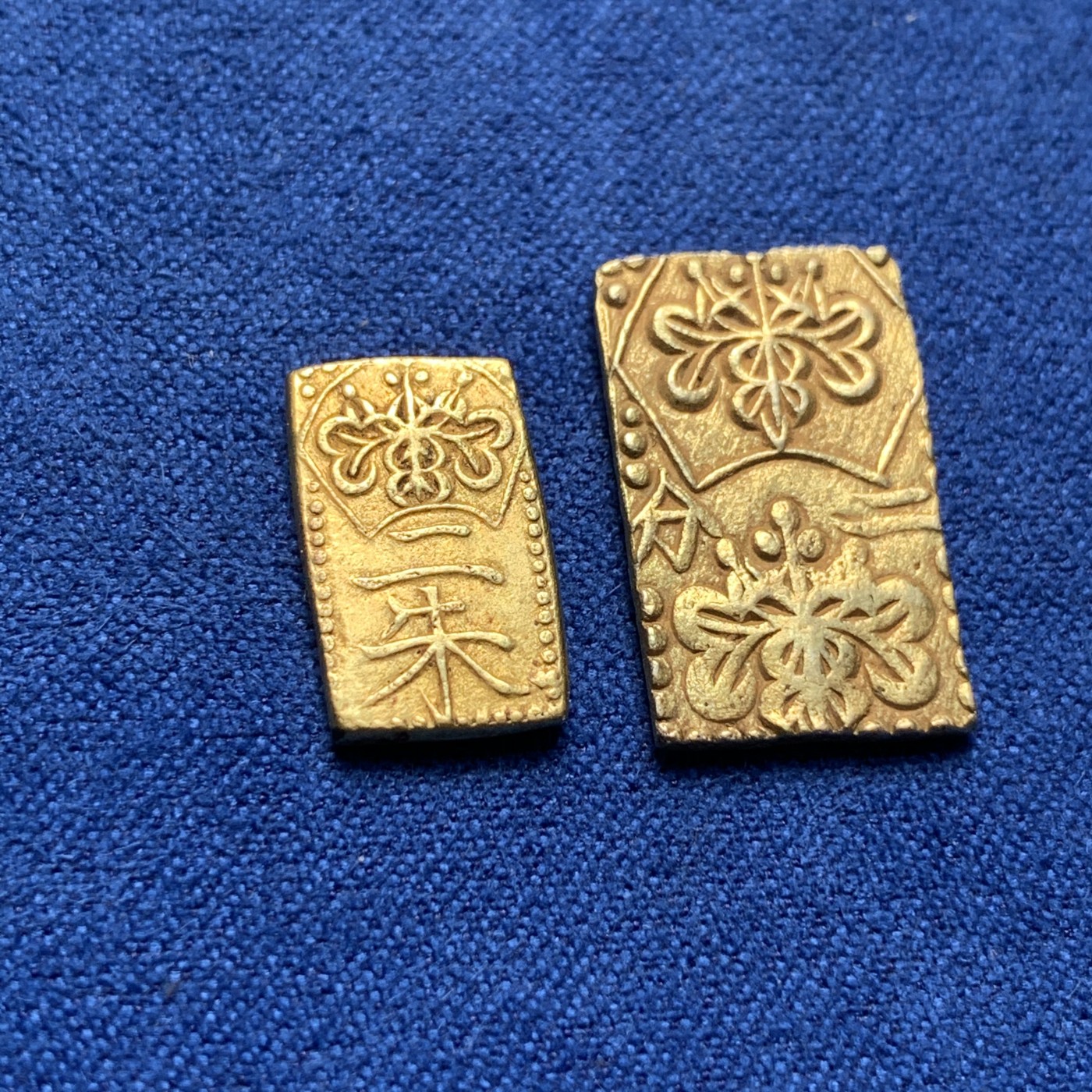 《竞宝斋》第189场-周日，周一 2场 (全场包邮) 日本二分金和二朱金一对，非常黄亮金水非常足，高品相，高点字体十分犀利