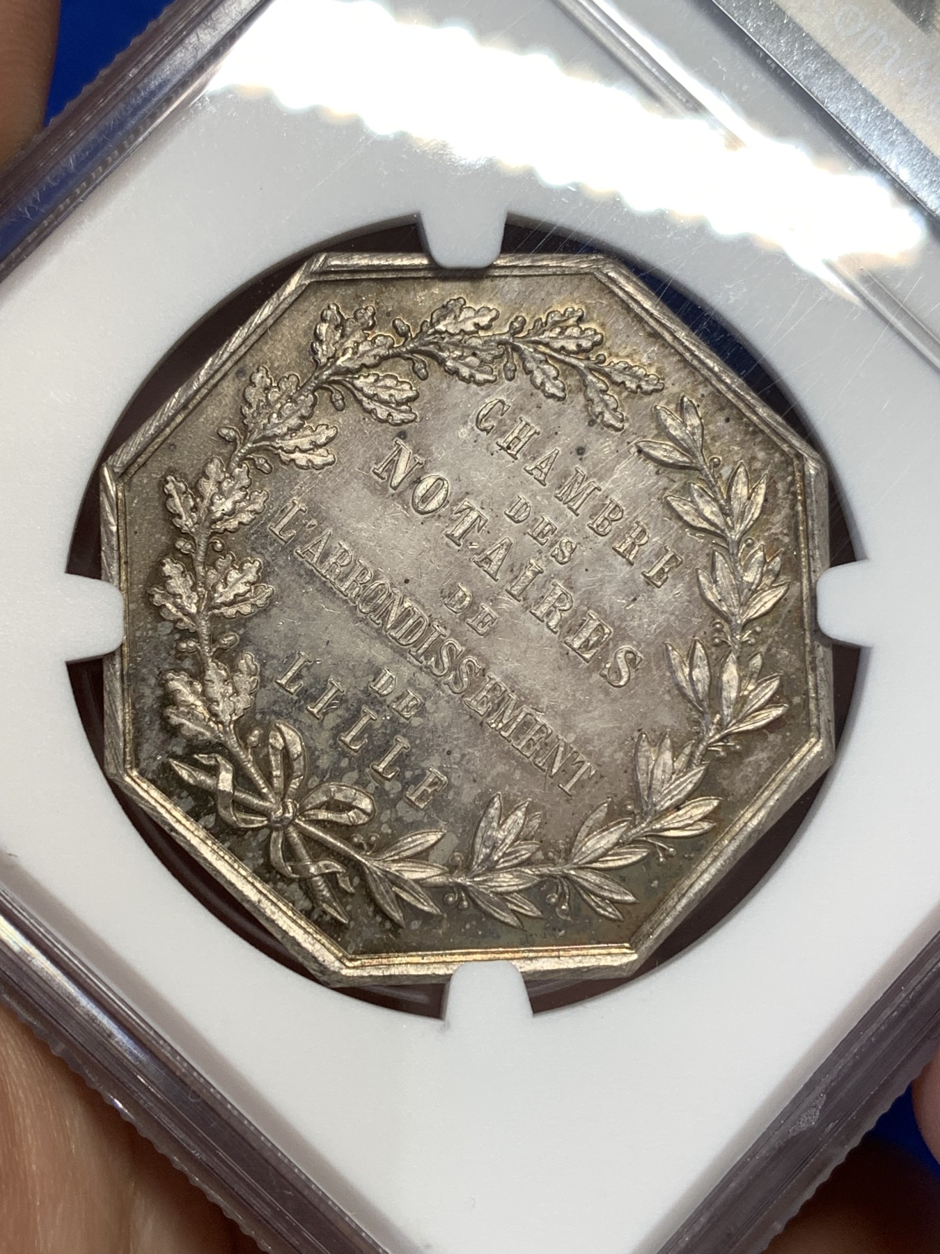 《竞宝斋》第189场-周日，周一 2场 (全场包邮) NGC-MS63 法国1883年里尔公证处八角银质代币、五彩银质大规格八角、高浮雕63分不容易、手拿天秤公证处代币