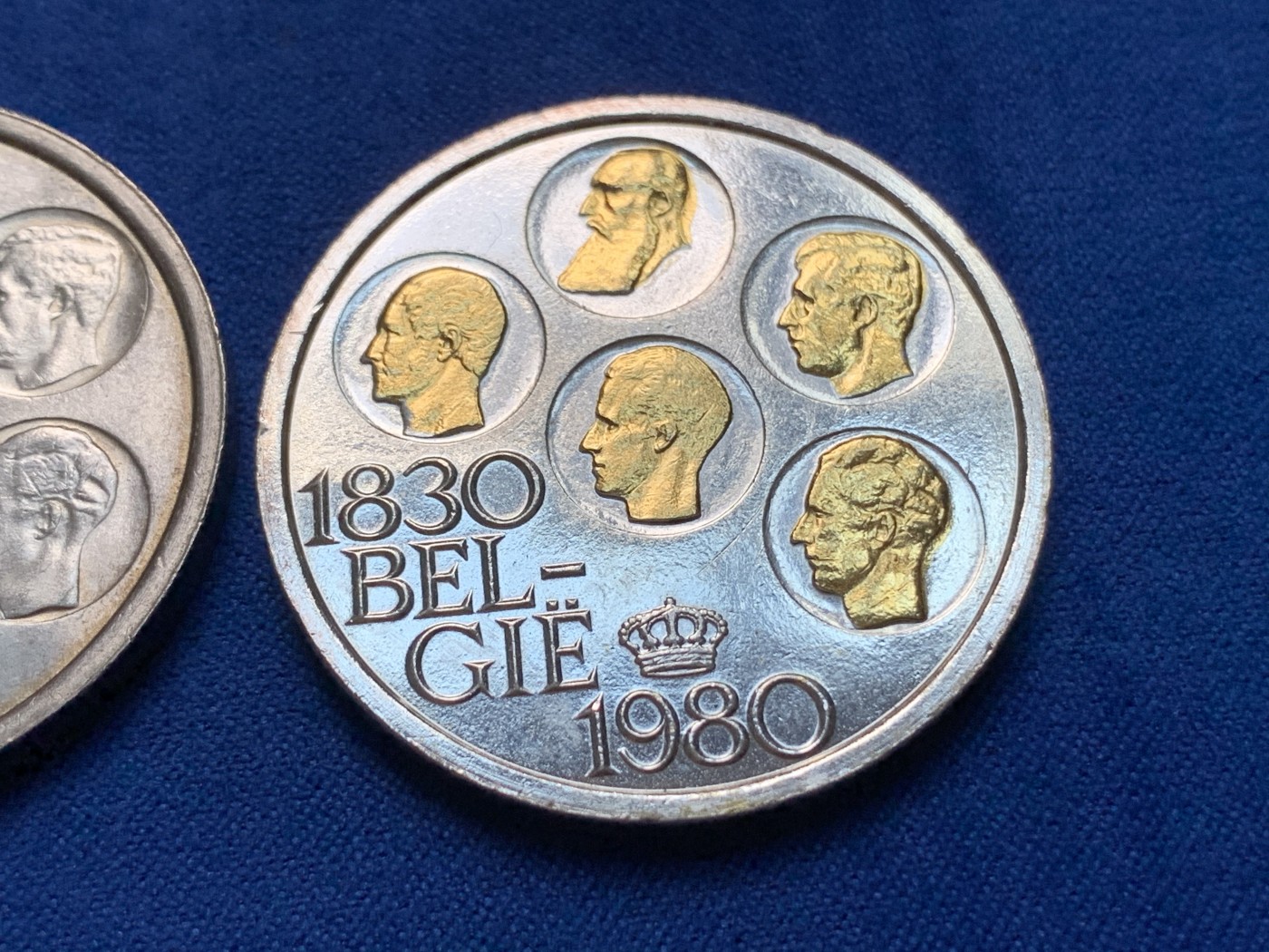 《竞宝斋》第189场-周日，周一 2场 (全场包邮) 两枚一组 比利时1980年独立150周年500法郎纪念币 一枚镀金板首次见到