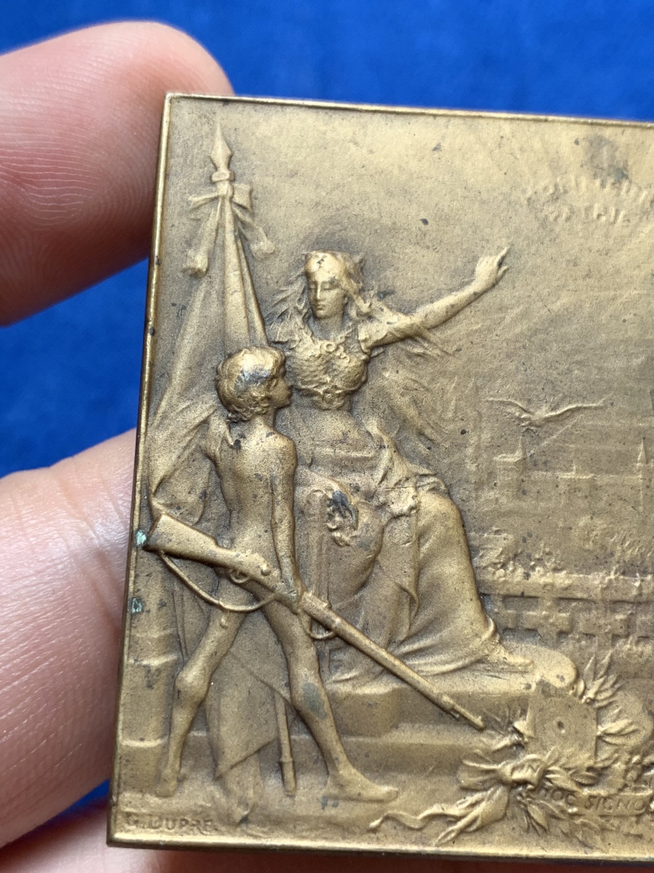 《竞宝斋》第189场-周日，周一 2场 (全场包邮) 法国射击联合协会经典艺术方章  规格：50*38mm 重量：48.04gr  边铭：厂标＋铜标 非常精细