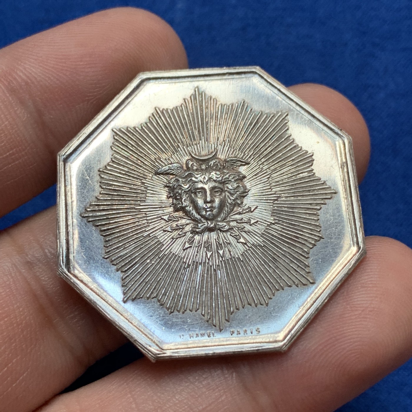 《竞宝斋》第189场-周日，周一 2场 (全场包邮) 法国 1880-1898 太阳公司 火灾保险 八角银章  大尺寸 对边36.3mm 16.8克