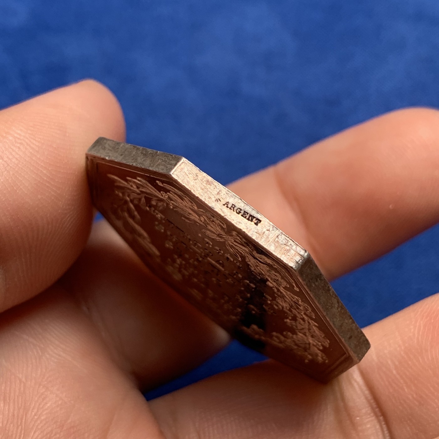 《竞宝斋》第189场-周日，周一 2场 (全场包邮) 法国1860-1879巴黎-奥尔良铁路通车纪念八角银质代币，36.7mm，23.9g，蜜蜂边铭银标