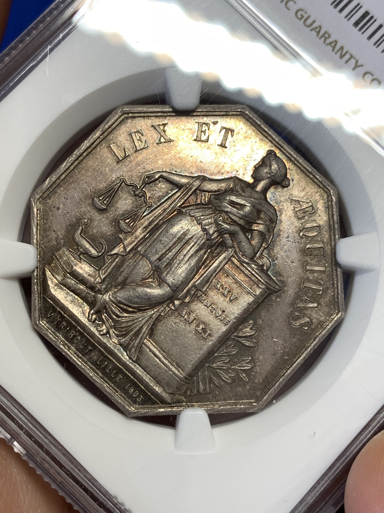 《竞宝斋》第189场-周日，周一 2场 (全场包邮) NGC-MS63 法国1883年里尔公证处八角银质代币、五彩银质大规格八角、高浮雕63分不容易、手拿天秤公证处代币