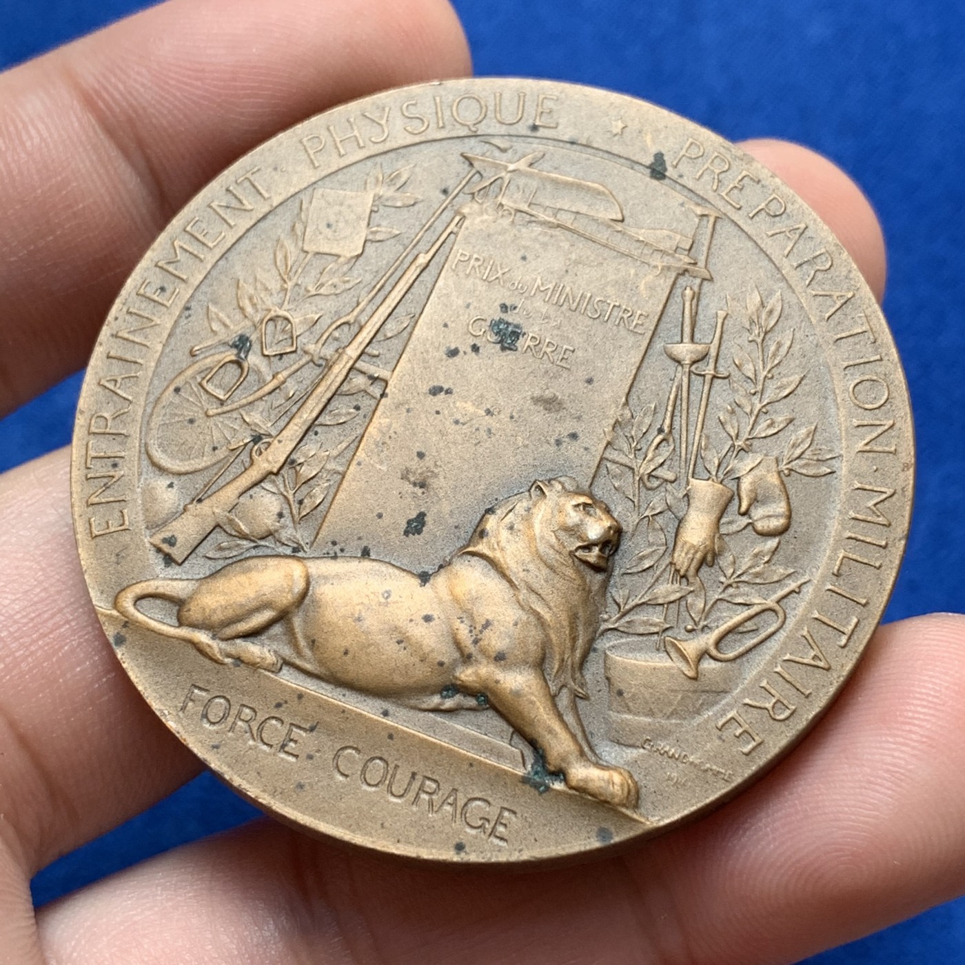 《竞宝斋》第189场-周日，周一 2场 (全场包邮) 法国经典军事备战铜章   直径：50mm 重量：69.34g   边铭：丰饶角加铜标