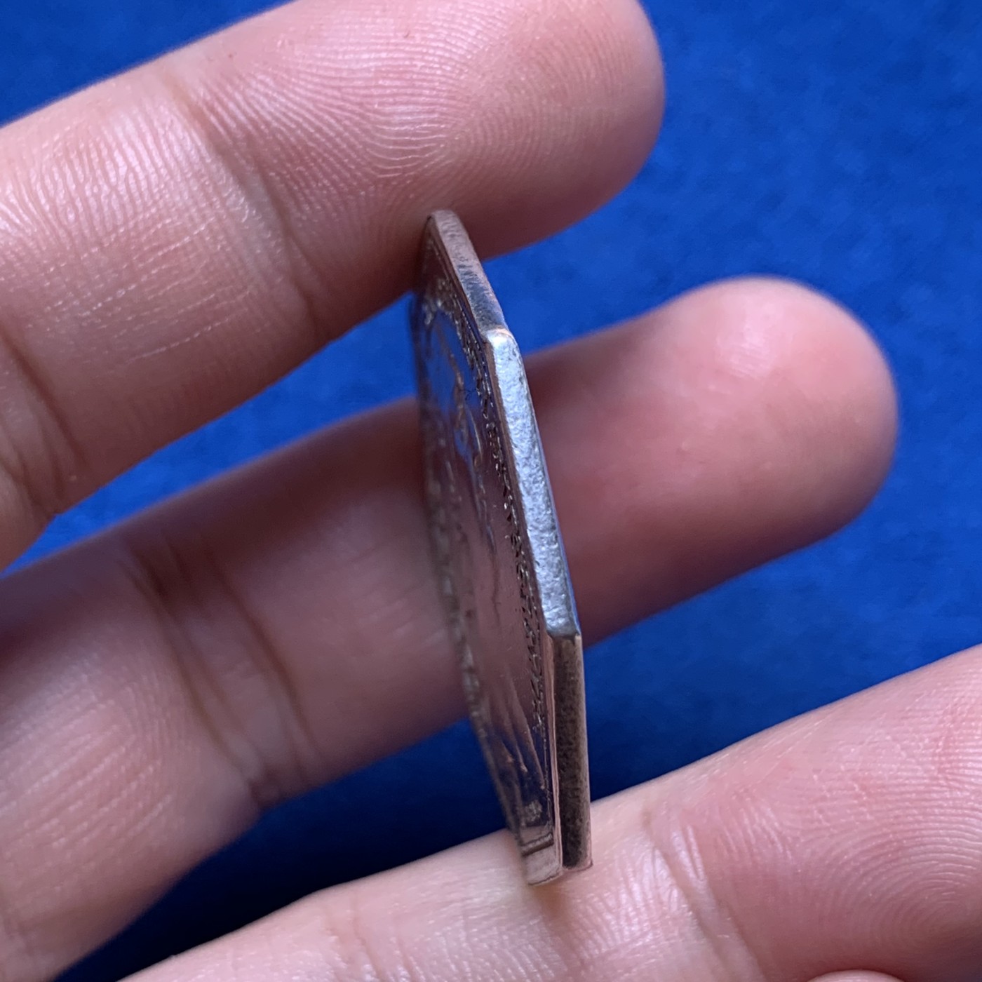 《竞宝斋》第189场-周日，周一 2场 (全场包邮) 法国1775年路易十六银质八角代币 “这是一个充满活力的地方” 非常精美的设计 少见品种 早期品种