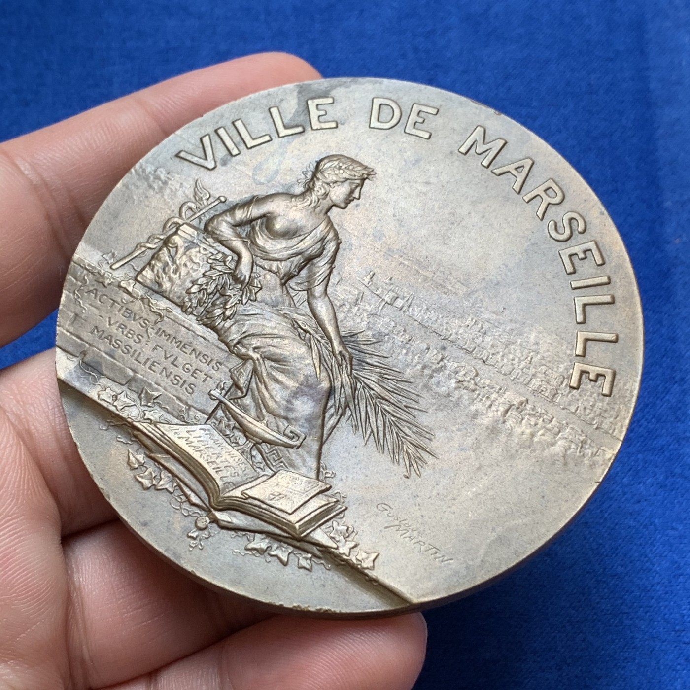 《竞宝斋》第189场-周日，周一 2场 (全场包邮) 法国马赛市女神大型艺术铜章  直径：68mm 重量：133.04gr 边铭：丰饶角＋铜标 大规格少见