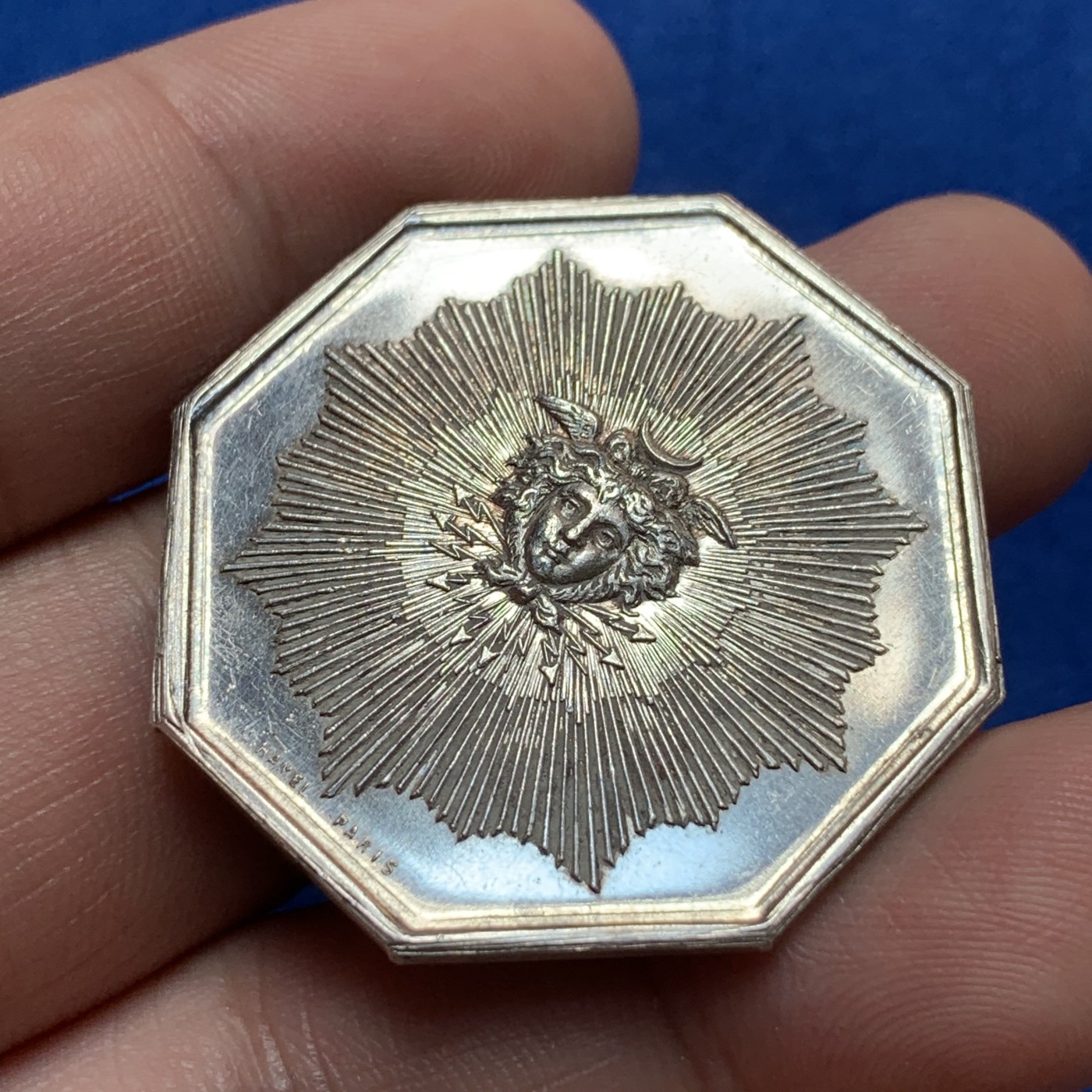 《竞宝斋》第189场-周日，周一 2场 (全场包邮) 法国 1880-1898 太阳公司 火灾保险 八角银章  大尺寸 对边36.3mm 16.8克