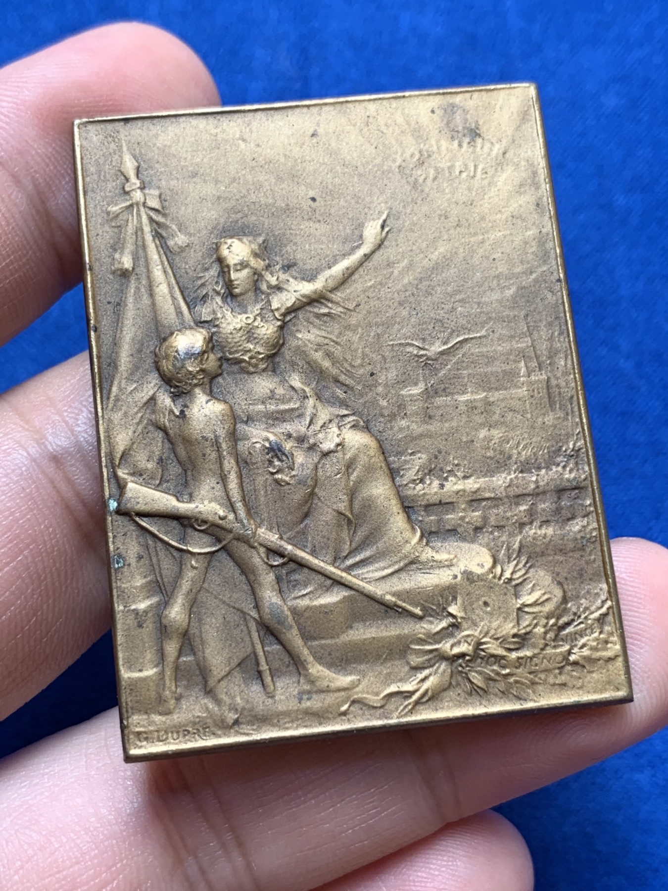 《竞宝斋》第189场-周日，周一 2场 (全场包邮) 法国射击联合协会经典艺术方章  规格：50*38mm 重量：48.04gr  边铭：厂标＋铜标 非常精细