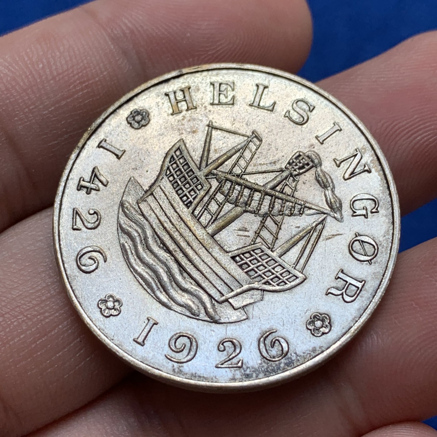 《竞宝斋》第189场-周日，周一 2场 (全场包邮) 丹麦 Helsingor Kronborg 城堡1426 - 1926年500周年纪念铜镀银章  直径：34.7 毫米  重量：16 克