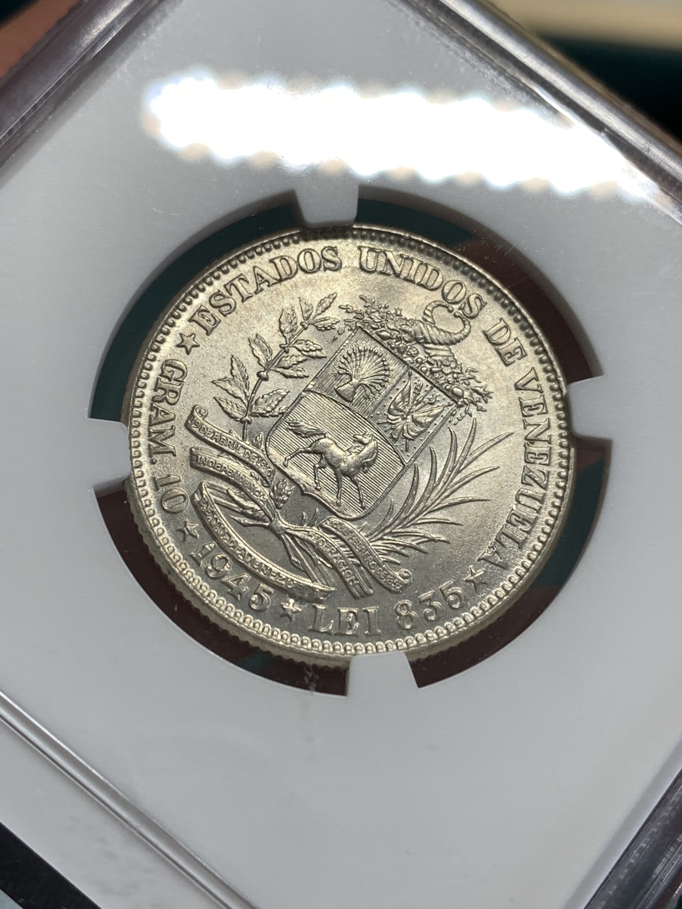 《竞宝斋》第189场-周日，周一 2场 (全场包邮) NGC-MS63 委内瑞拉1945 2玻利瓦尔银币 状态好几了