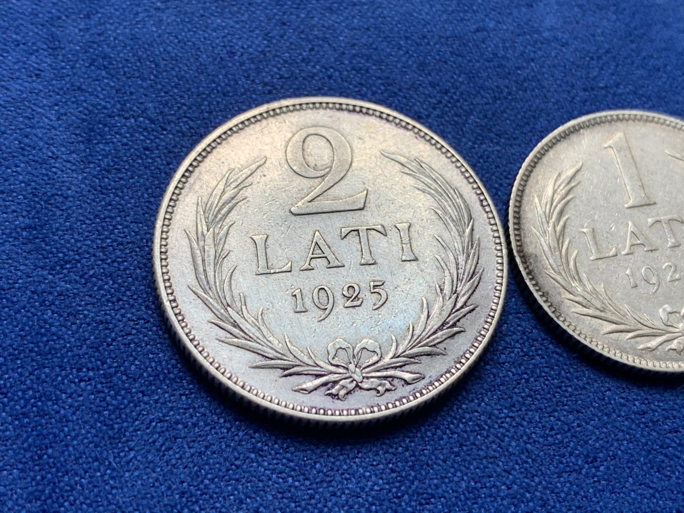《竞宝斋》第189场-周日，周一 2场 (全场包邮) 2枚一组 拉脱维亚1924-25年1拉特2拉特银币一对