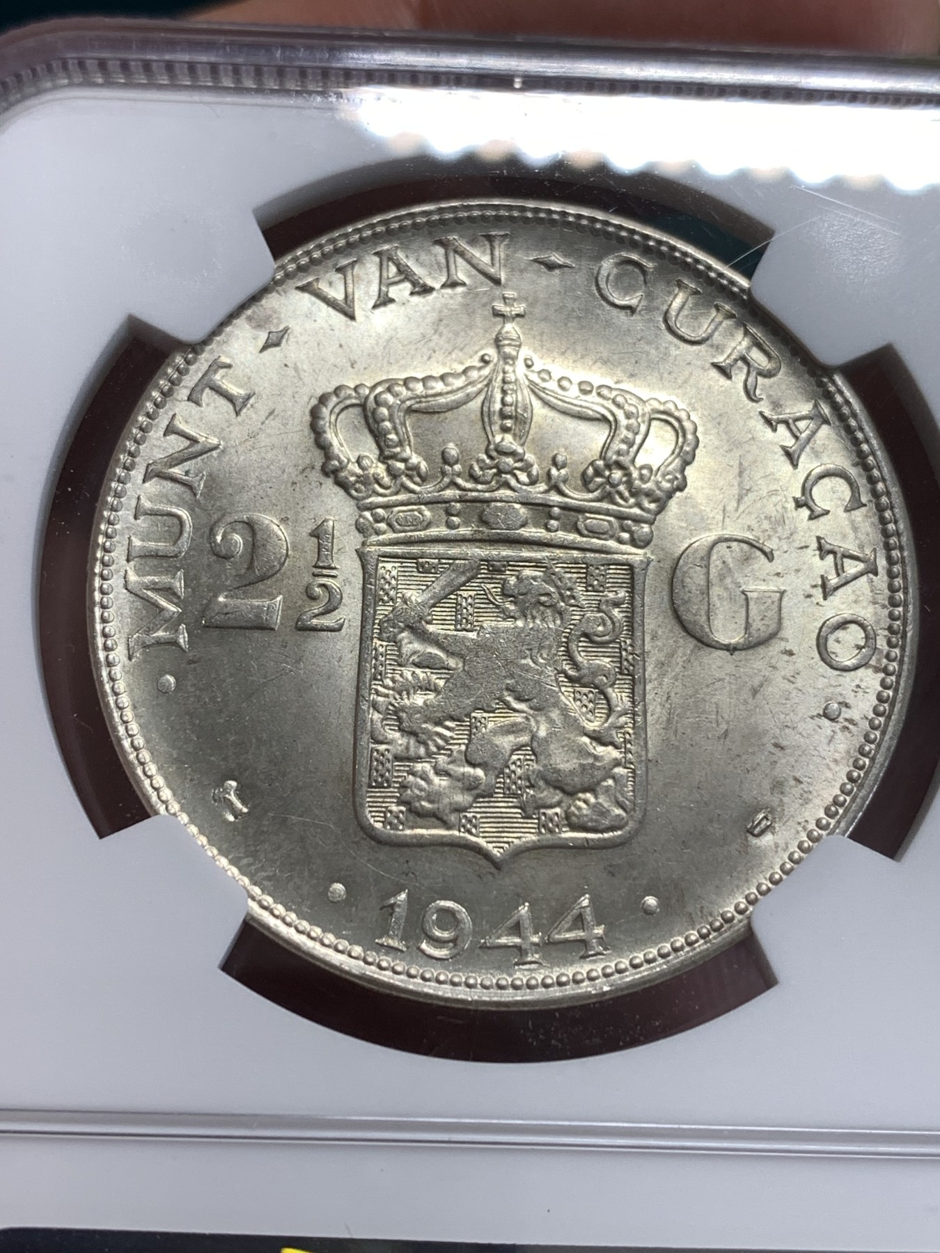 《竞宝斋》第189场-周日，周一 2场 (全场包邮) NGC MS62 荷属库拉索1944年威廉明娜2.5G大银币