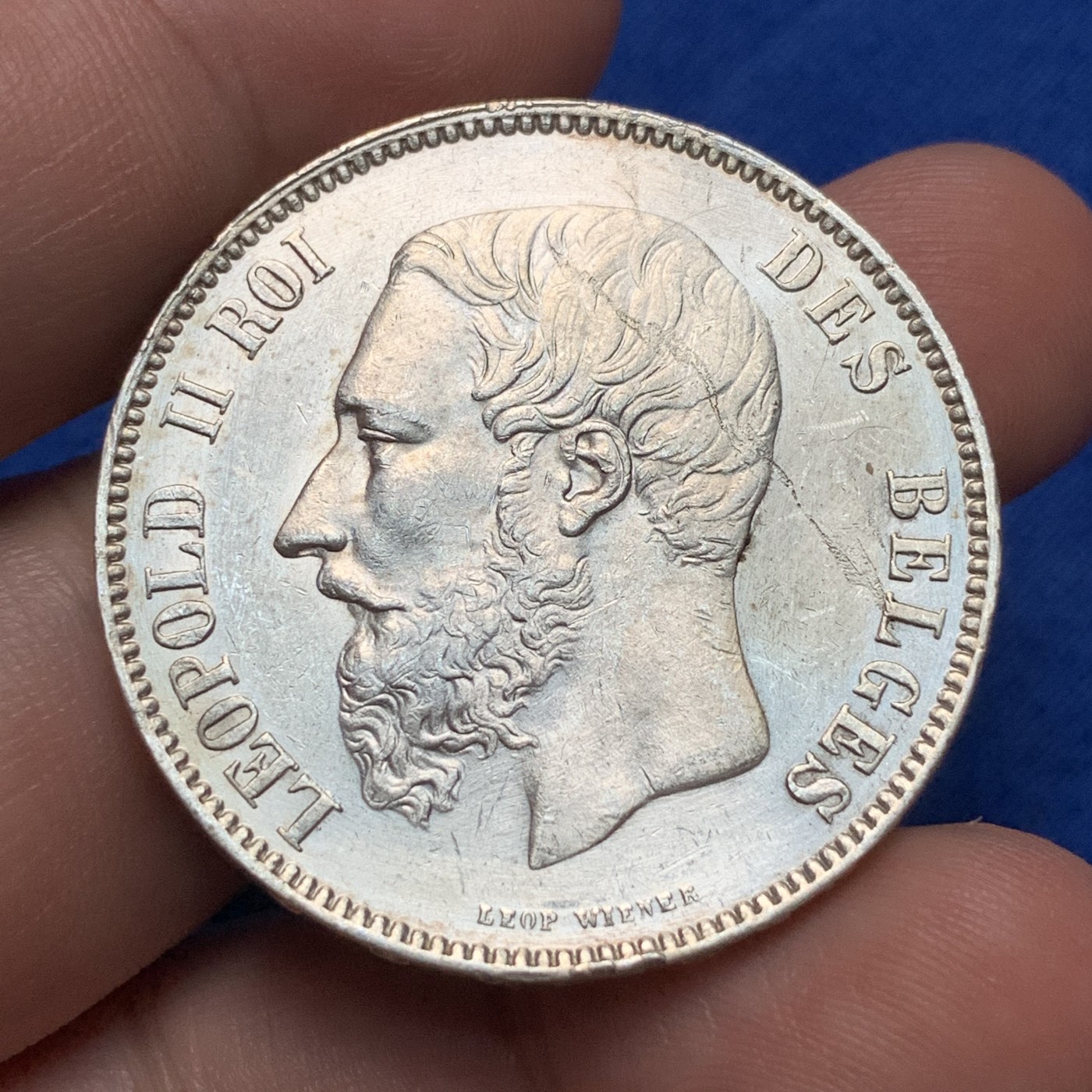 《竞宝斋》第189场-周日，周一 2场 (全场包邮) 比利时1876年利奥波德二世5法郎银币 未流通品相  头上像模裂痕迹