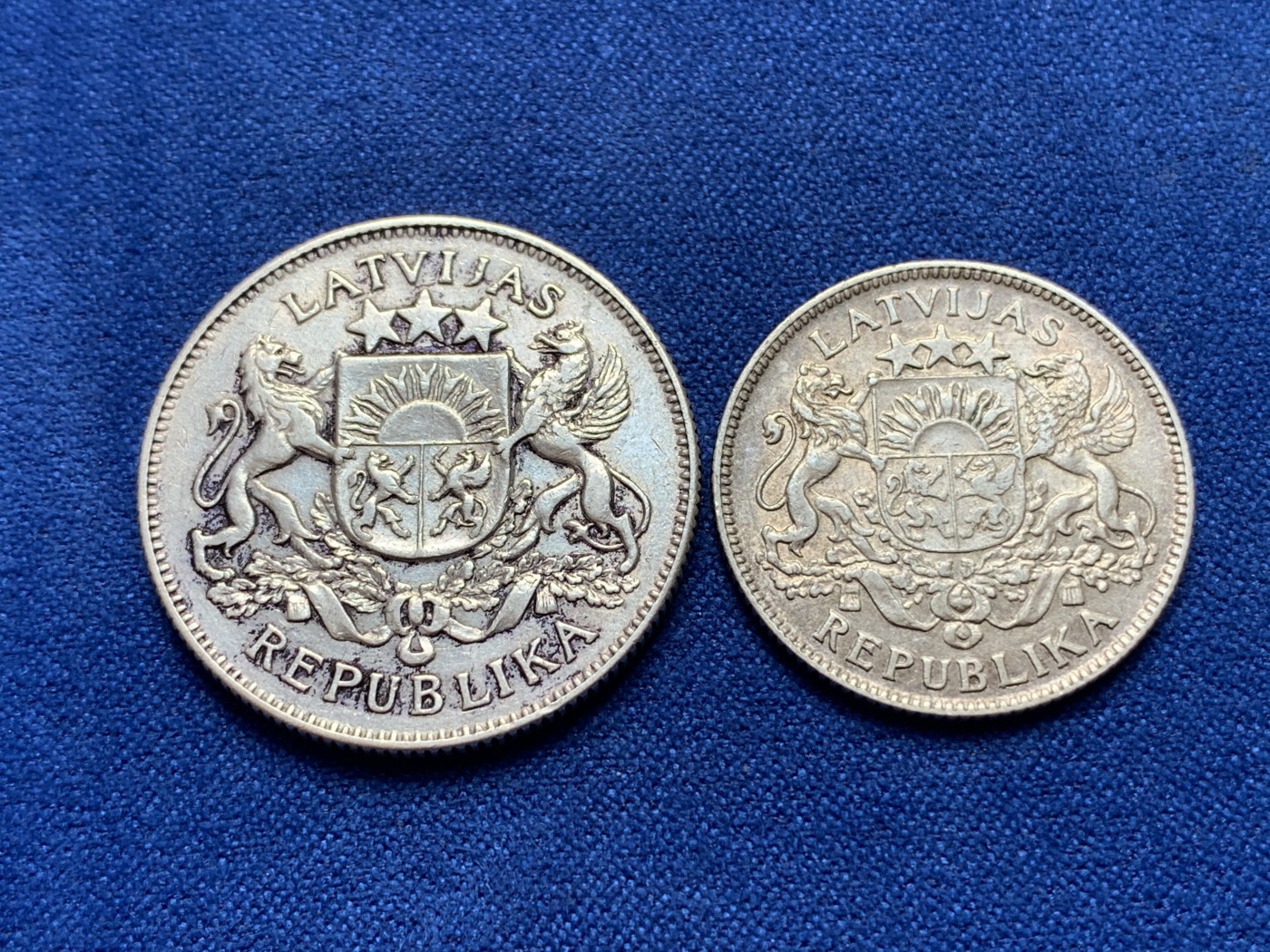 《竞宝斋》第189场-周日，周一 2场 (全场包邮) 2枚一组 拉脱维亚1924-25年1拉特2拉特银币一对
