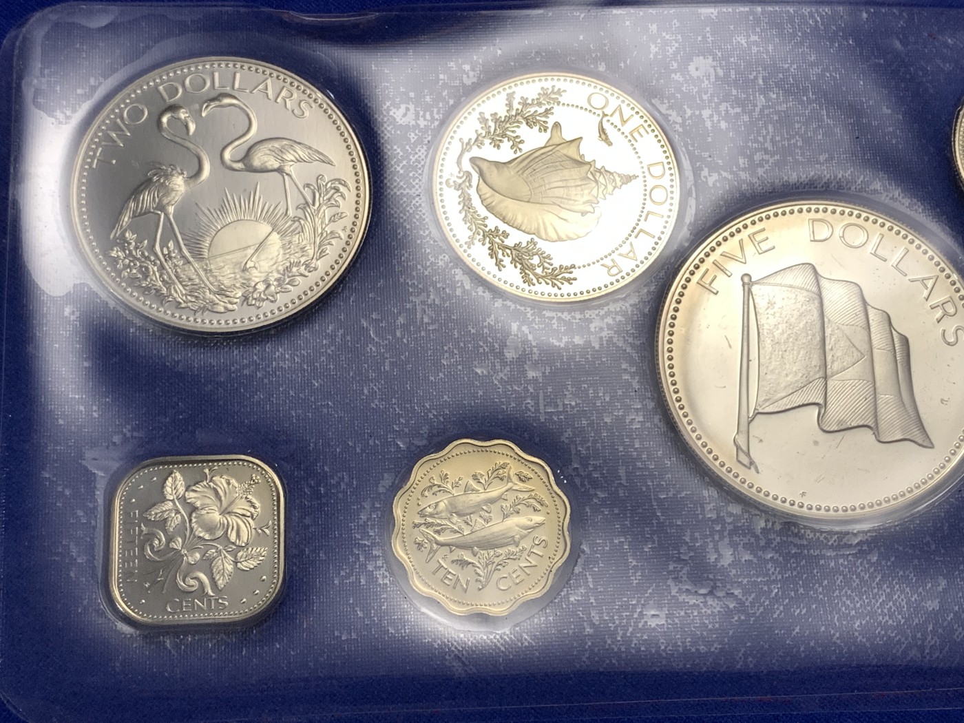 《竞宝斋》第189场-周日，周一 2场 (全场包邮) 1974年 巴哈马 9枚一套 含银币4枚 封装精制套币 盒子证书齐全，银币分别重10.37克、18.14克、29.8克、42.12克