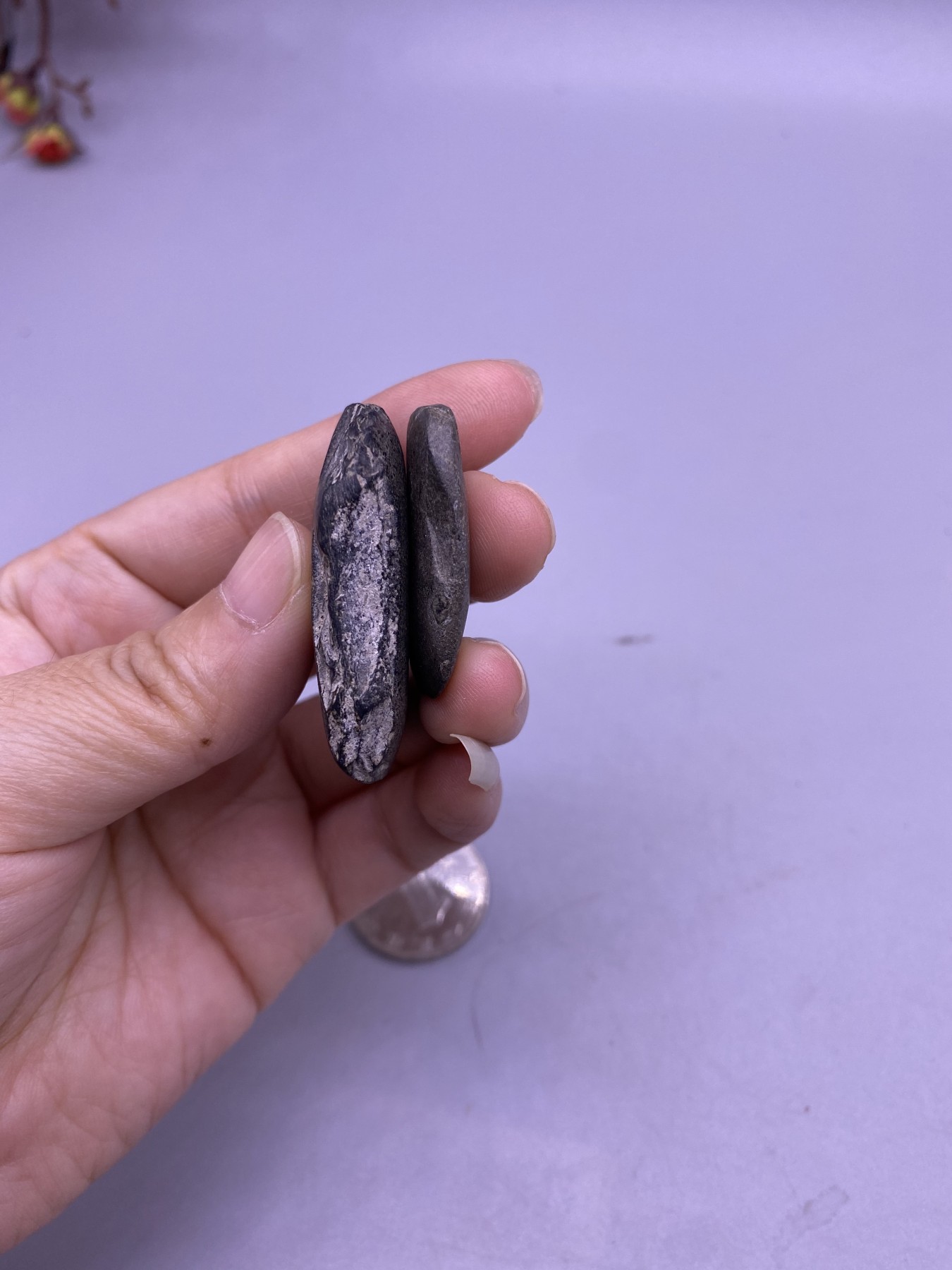老石斧2个，尺寸分别3.2/4.2厘米，品相如图，240包快递