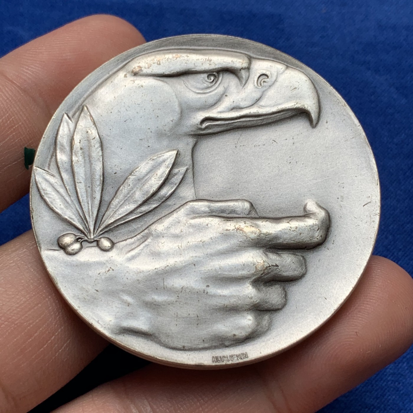 《竞宝斋》第189场-周日，周一 2场 (全场包邮) 瑞士射击节铜镀银章 非常传神的鹰徽图案 设计精美