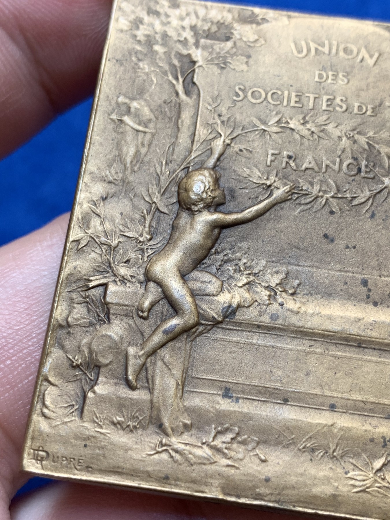 《竞宝斋》第189场-周日，周一 2场 (全场包邮) 法国射击联合协会经典艺术方章  规格：50*38mm 重量：48.04gr  边铭：厂标＋铜标 非常精细