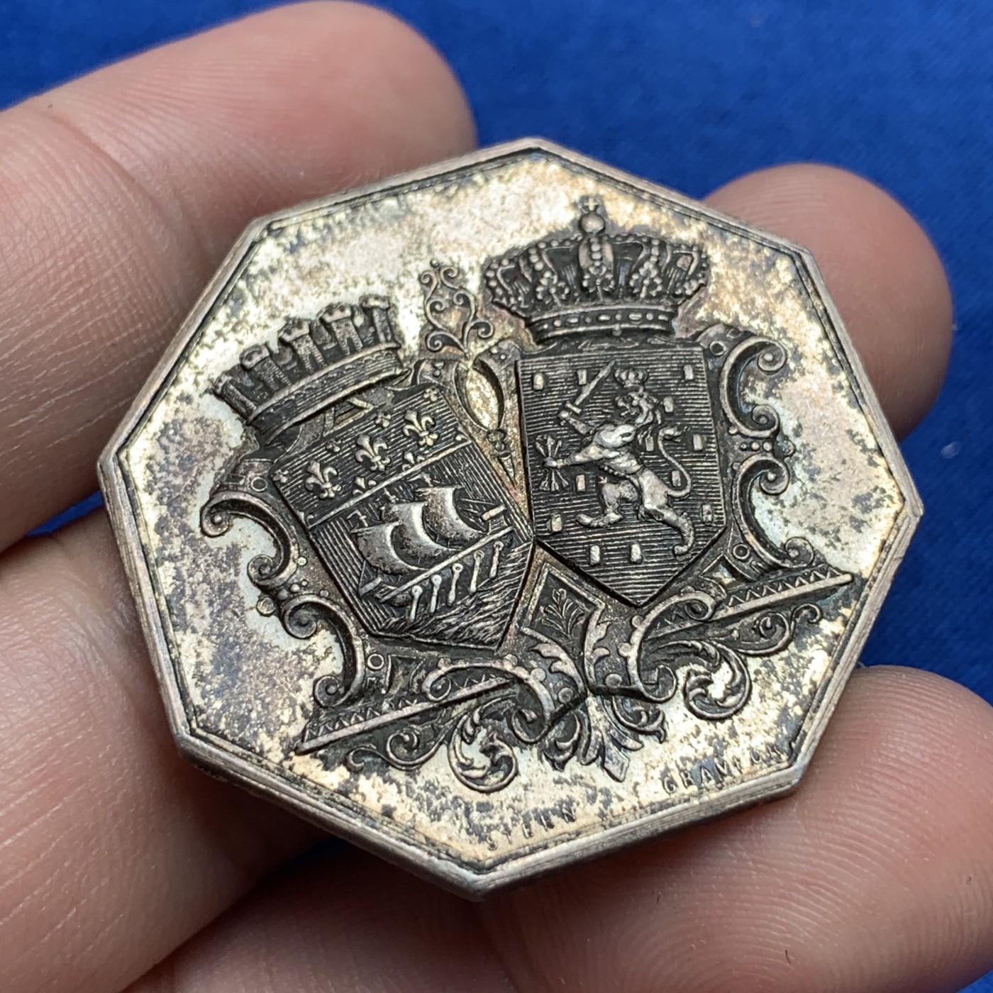 《竞宝斋》第189场-周日，周一 2场 (全场包邮) 法国巴黎-荷兰银行八角银质代币，36.4mm，20.5g，丰饶角1银标 原味包浆