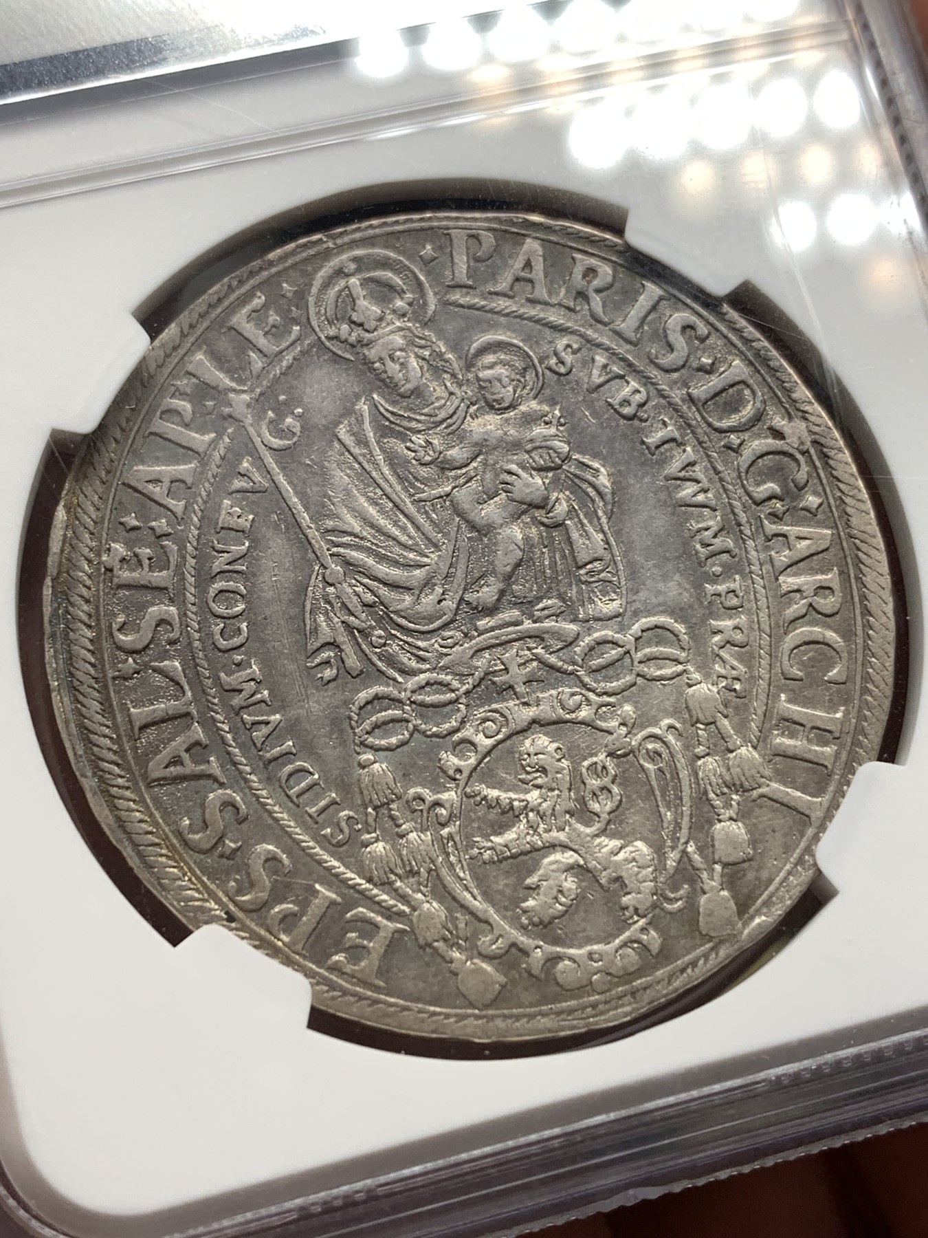 《竞宝斋》第189场-周日，周一 2场 (全场包邮) NGC-XF45奥地利萨尔茨堡大主教区1623年泰勒大银币 圣母抱婴版发行首年 帕里斯大主教 压印清晰图案完整不输高分 包浆带彩 上海低评