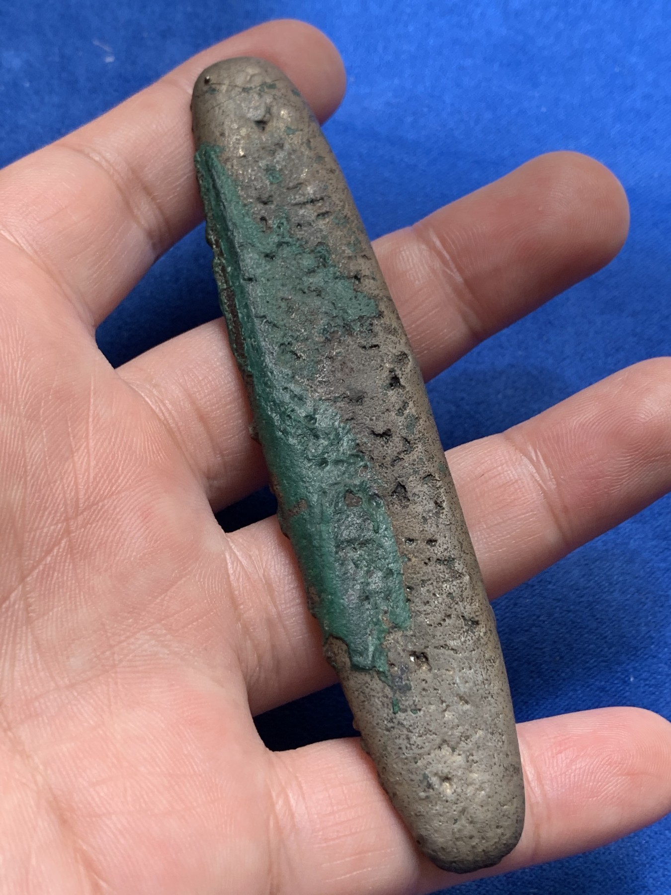 《竞宝斋》第189场-周日，周一 2场 (全场包邮) 泰国1271-1368年暹罗(古泰国)素可泰王朝虎舌银条 早期大型高银版本94.8g 带铭文状态极好 基本上没有磨损 铭文清晰可见