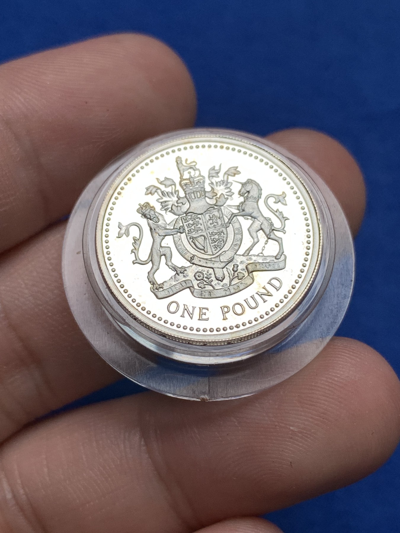 《竞宝斋》第189场-周日，周一 2场 (全场包邮) 英国1983年925银质1英镑精制银币 盒装带证书 发行仅五万枚